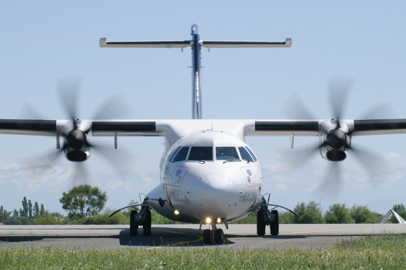 ATR 42 и ATR 72: турбовинтовые самолёты для коротких маршрутов и почему они экономичнее реактивных